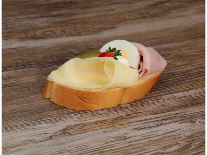 Chlebíček se šunkou a sýrem